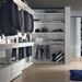 Walk-in Closet Hangar [a]