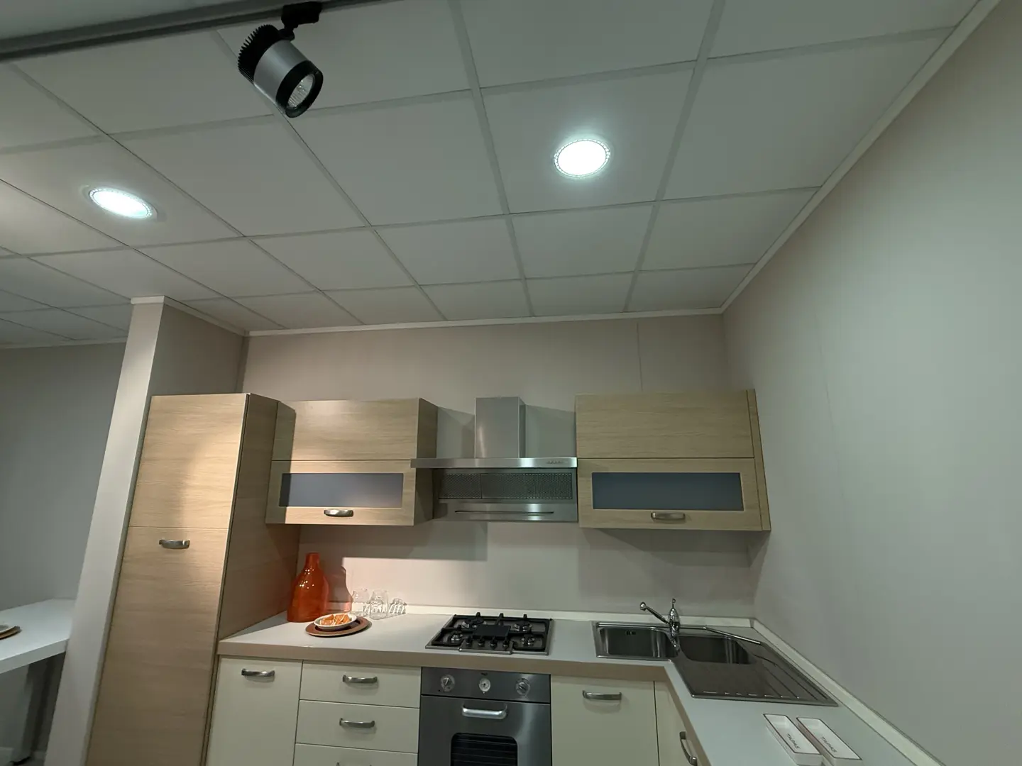 Cucina con lavello ad angolo