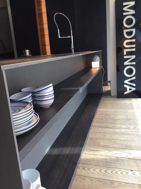 Cucina Isola BLADE + Colonne FRAME Modulnova