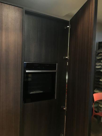 Cucina Isola BLADE + Colonne FRAME Modulnova
