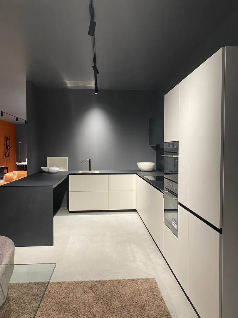 Cucina modello Forma mentis con penisola valcucine