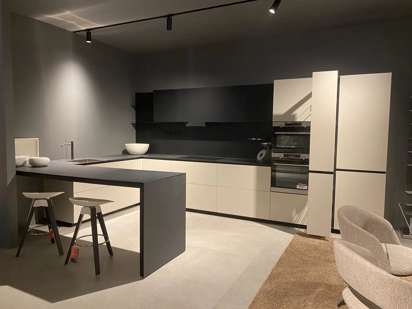 Cucina modello Forma mentis con penisola valcucine