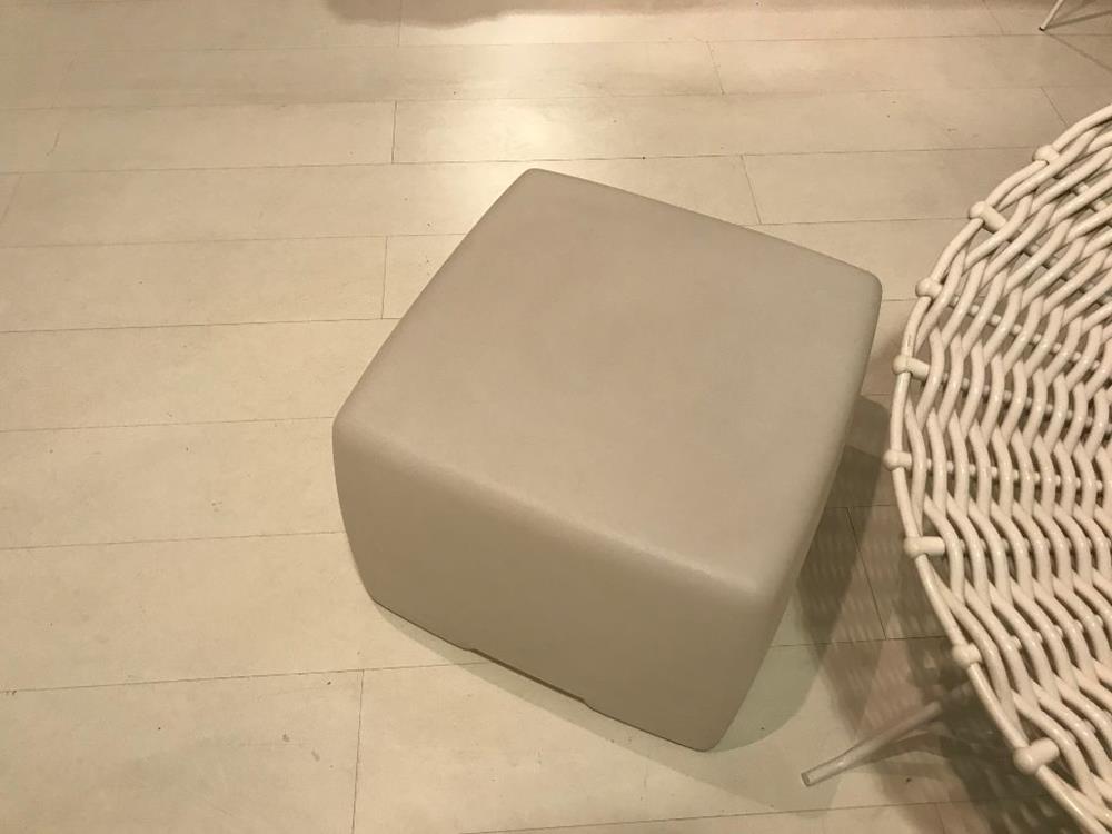 POUF 108 L CON ILLUMINAZIONE 