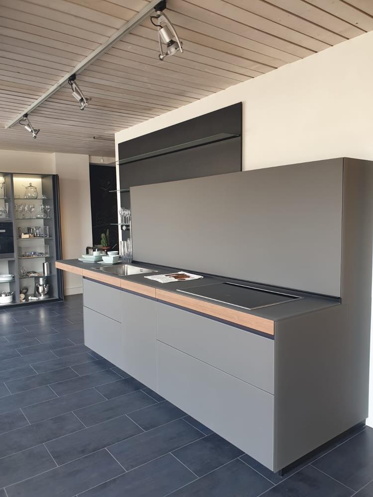 VALCUCINE Genius Loci VETRO con boiserie e colonne