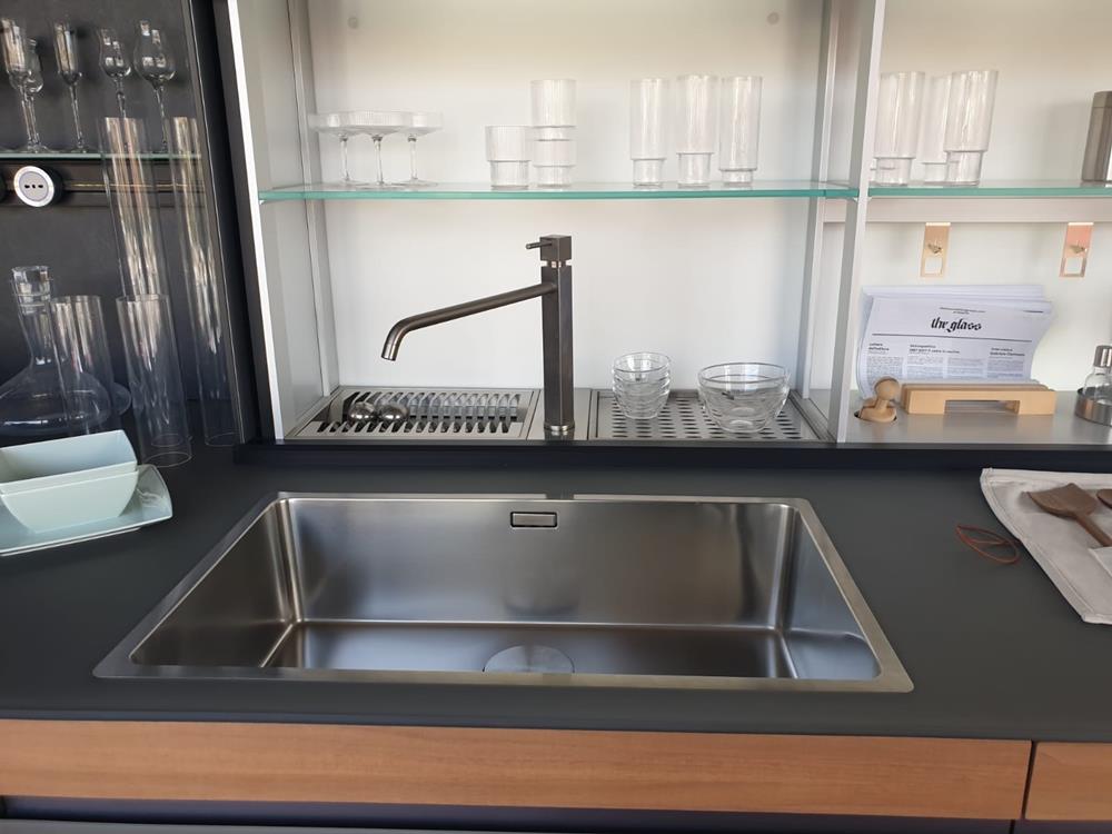 VALCUCINE Genius Loci VETRO con boiserie e colonne