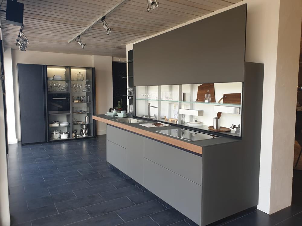VALCUCINE Genius Loci VETRO con boiserie e colonne