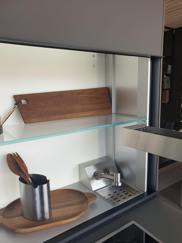 VALCUCINE Genius Loci VETRO con boiserie e colonne