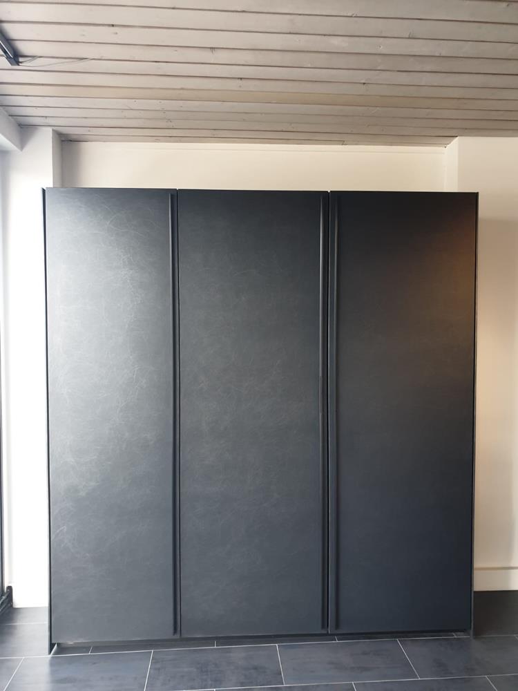 VALCUCINE Genius Loci VETRO con boiserie e colonne