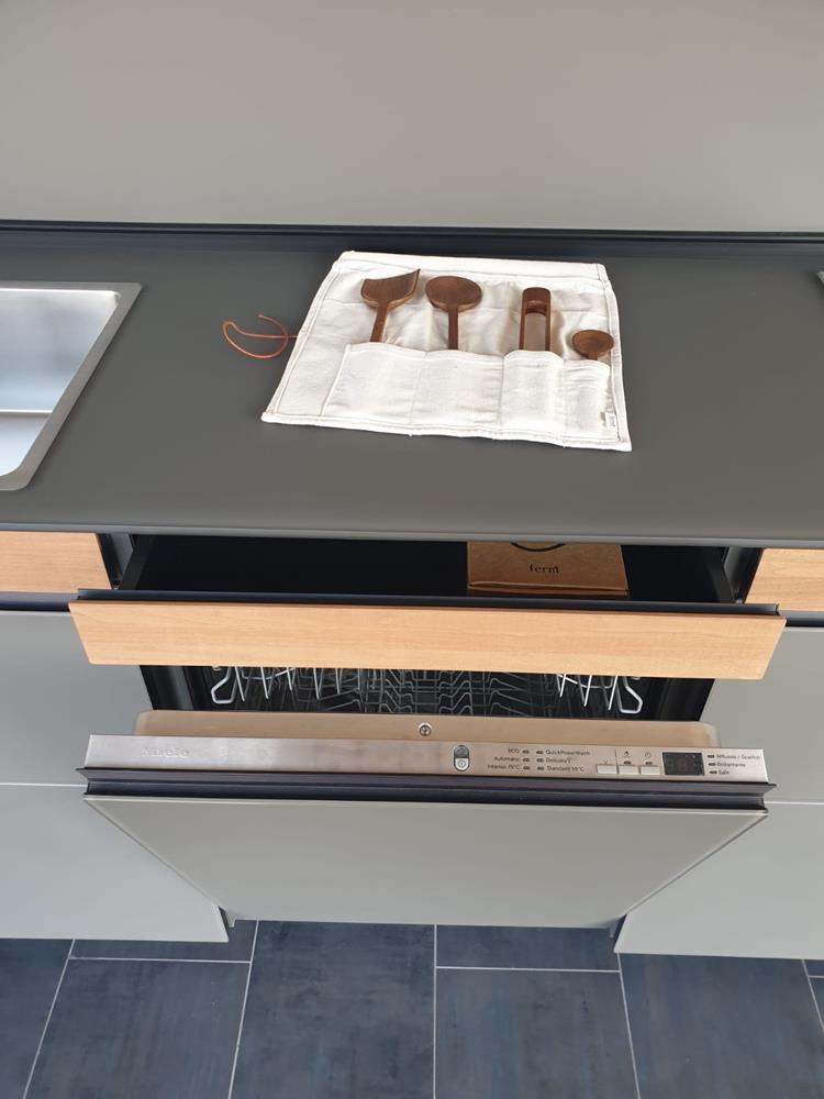 VALCUCINE Genius Loci VETRO con boiserie e colonne