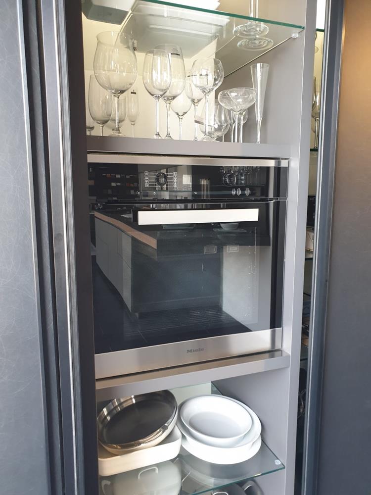 VALCUCINE Genius Loci VETRO con boiserie e colonne