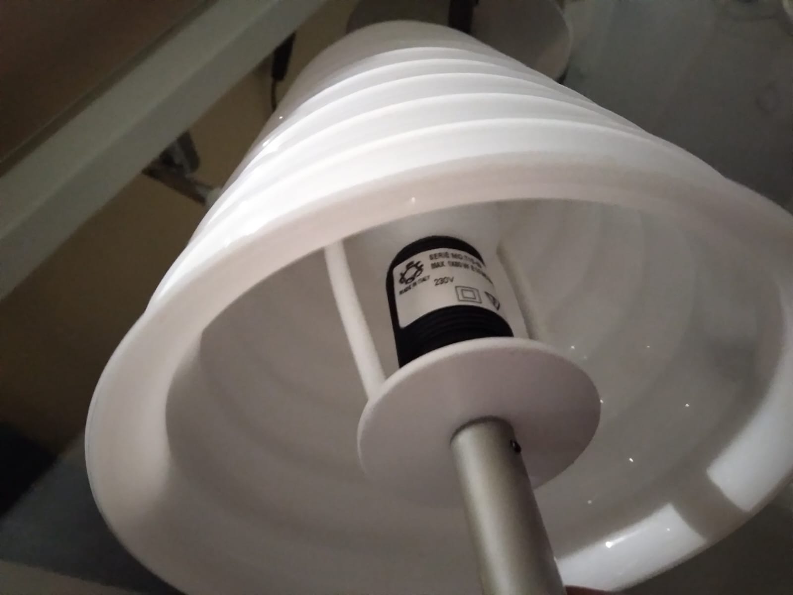 Lampada da tavolo LEUCOS di Selfor