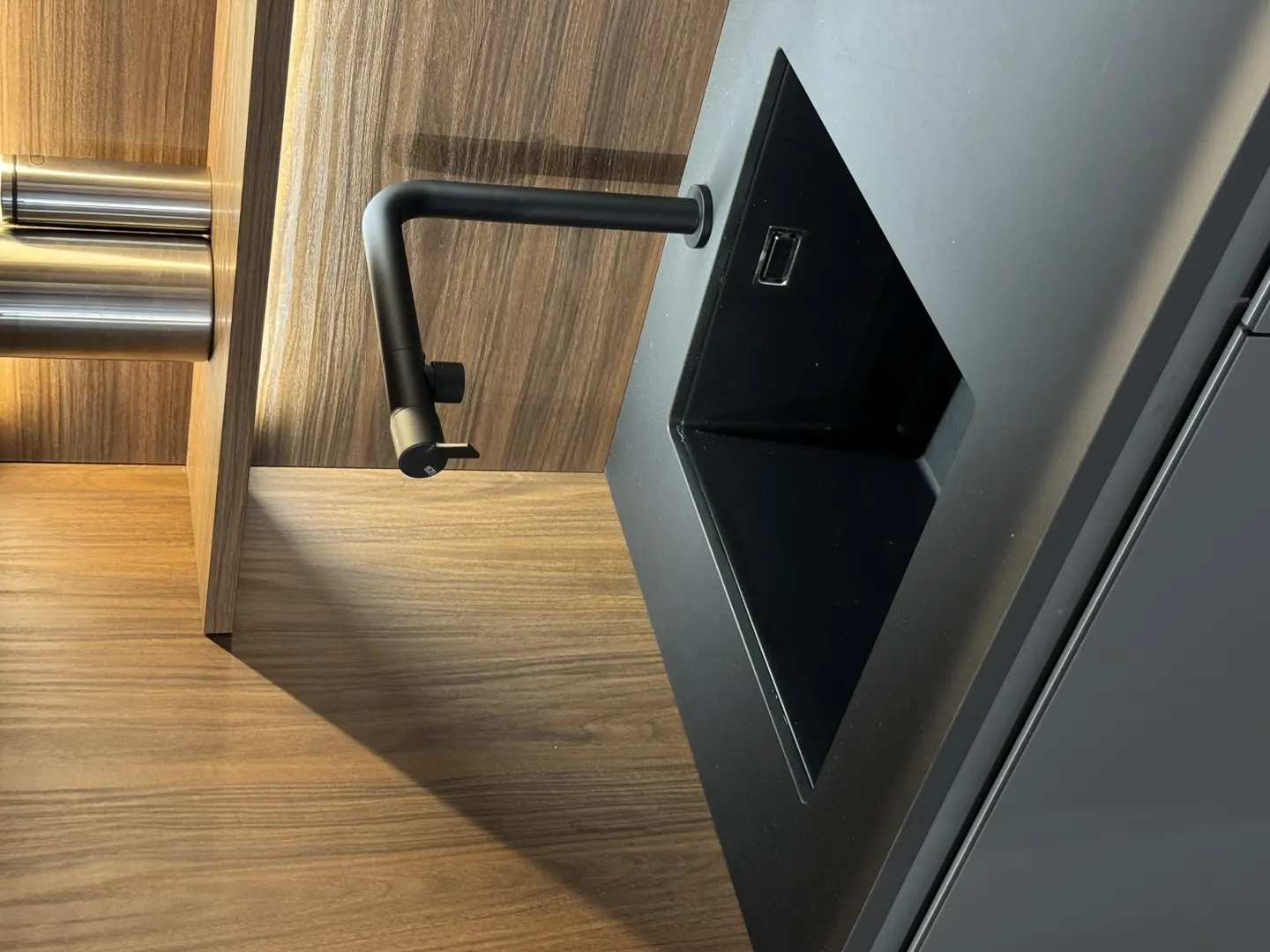 composizione cucina con COLONNE RIENTRANTI 