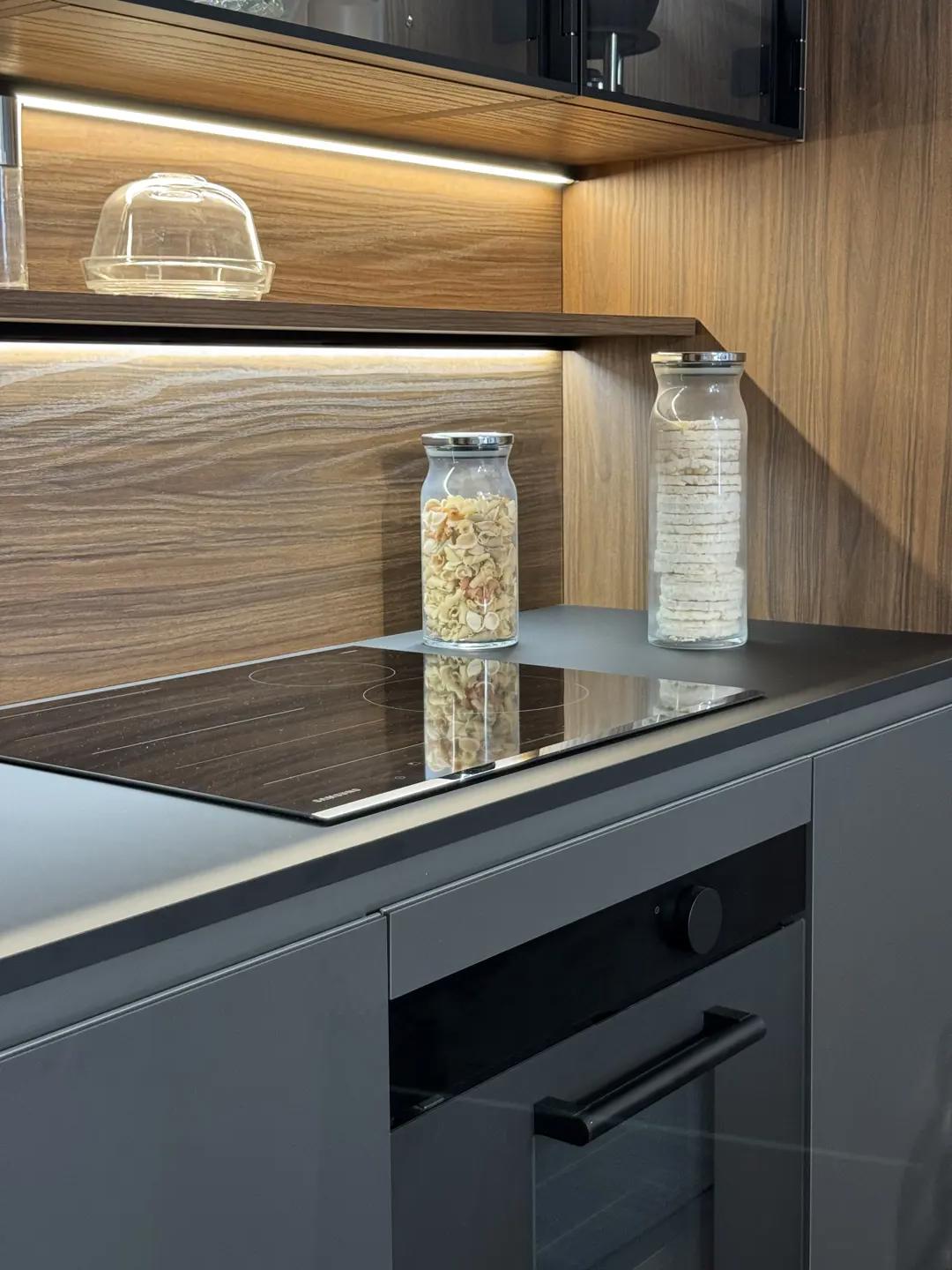 composizione cucina con COLONNE RIENTRANTI 