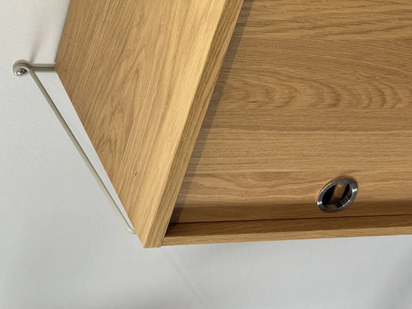 String composizione credenza sospesa con ante scorrevoli e ripiani rovere naturale