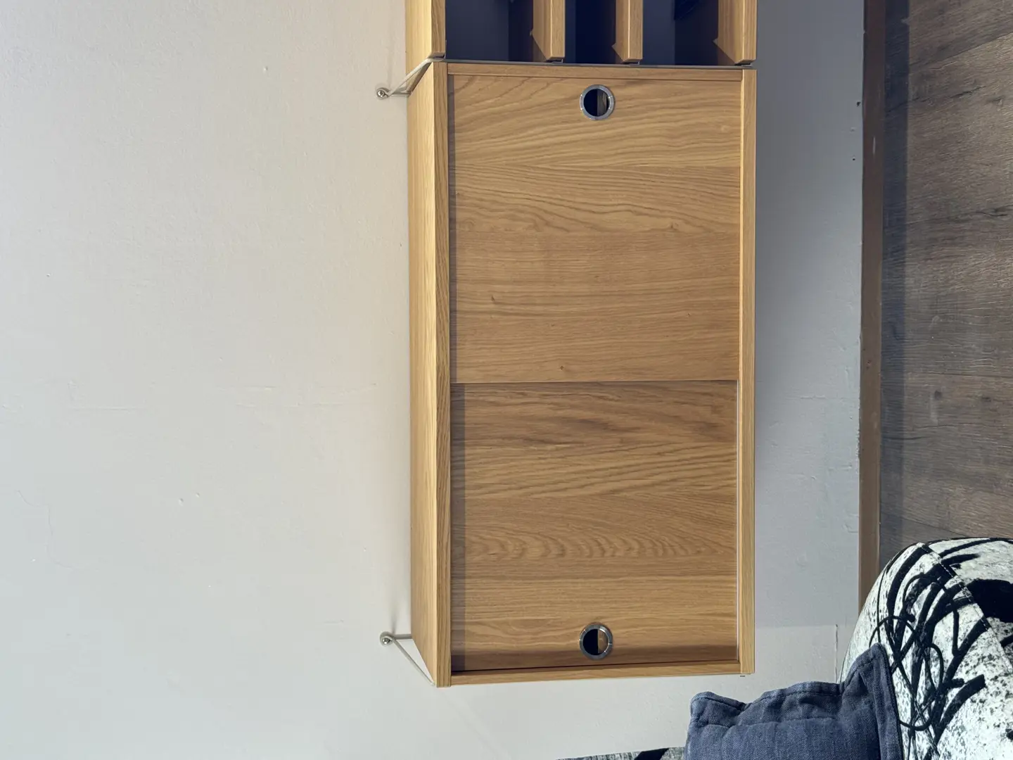 String composizione credenza sospesa con ante scorrevoli e ripiani rovere naturale