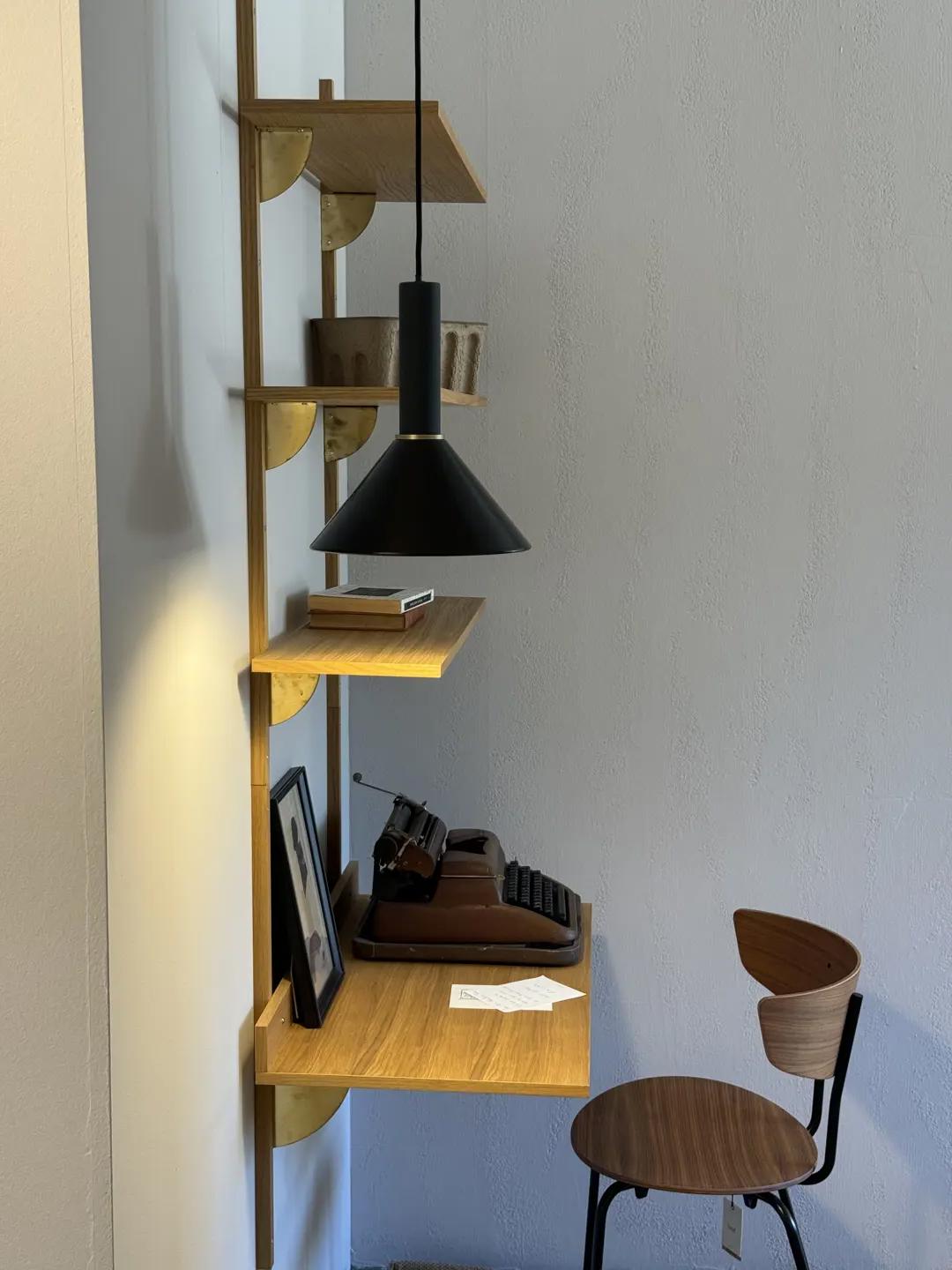 scrivania con libreria in legno massiccio Fermliving Sector