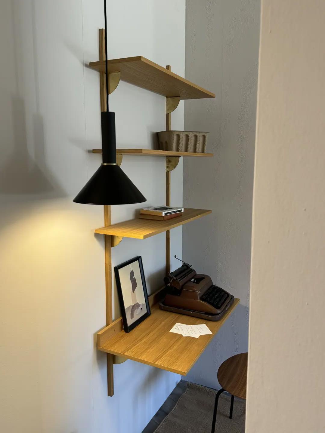 scrivania con libreria in legno massiccio Fermliving Sector