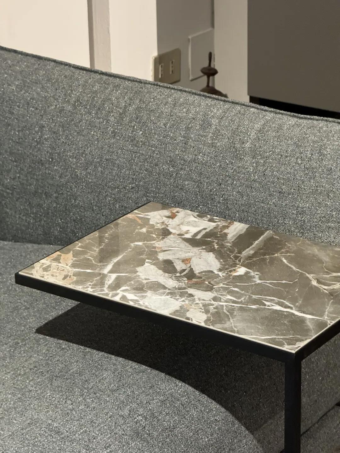 Quadro sofa tavolino in gres