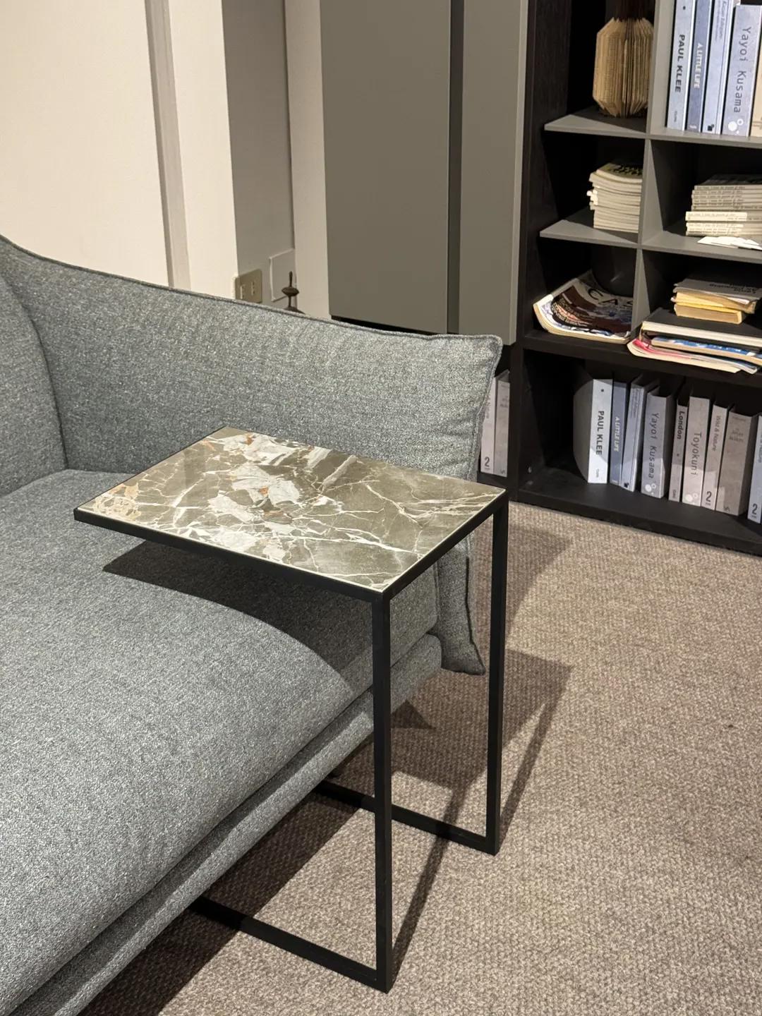 Quadro sofa tavolino in gres