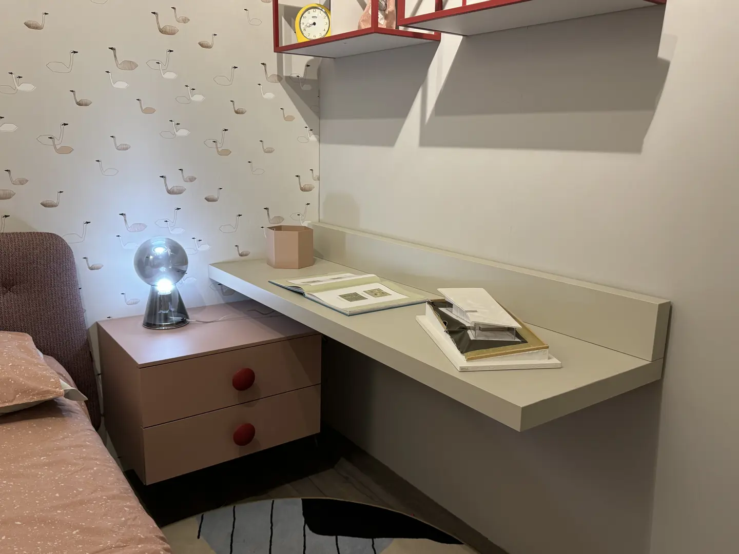 NIDI scrivania sospesa con alzatina posteriore