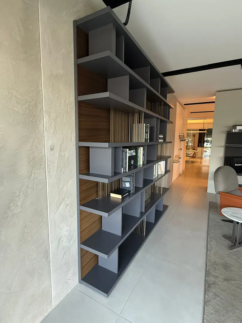 Turati T4 LIBRERIA