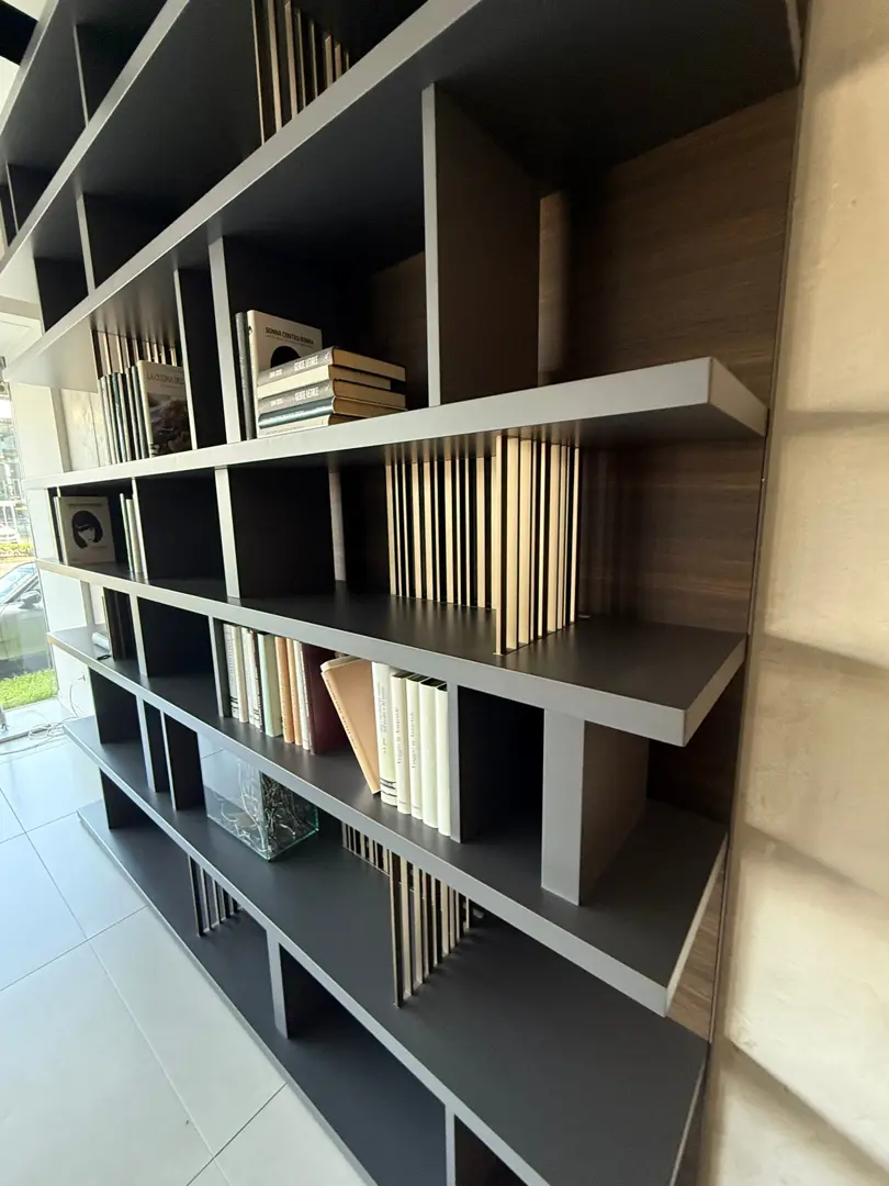 Turati T4 LIBRERIA
