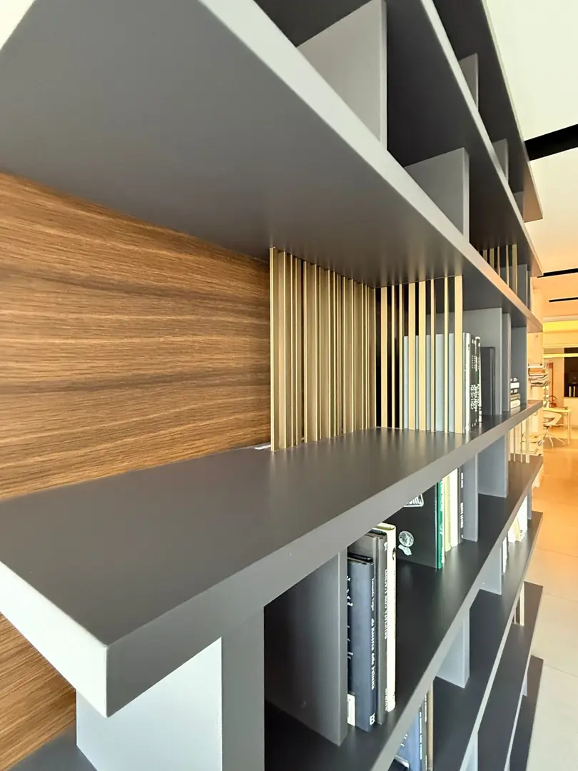 Turati T4 LIBRERIA