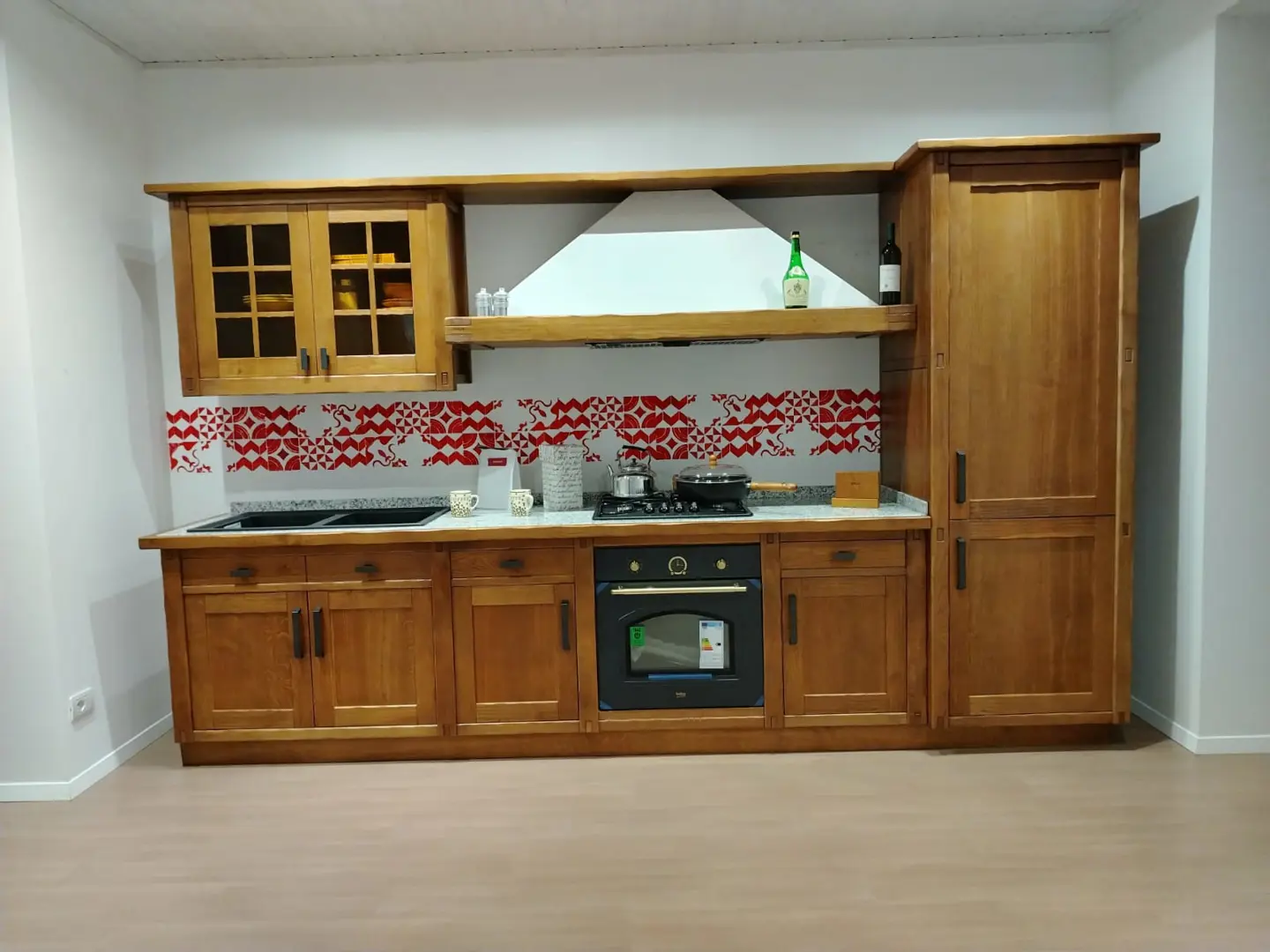 Cucina lineare in legno massello