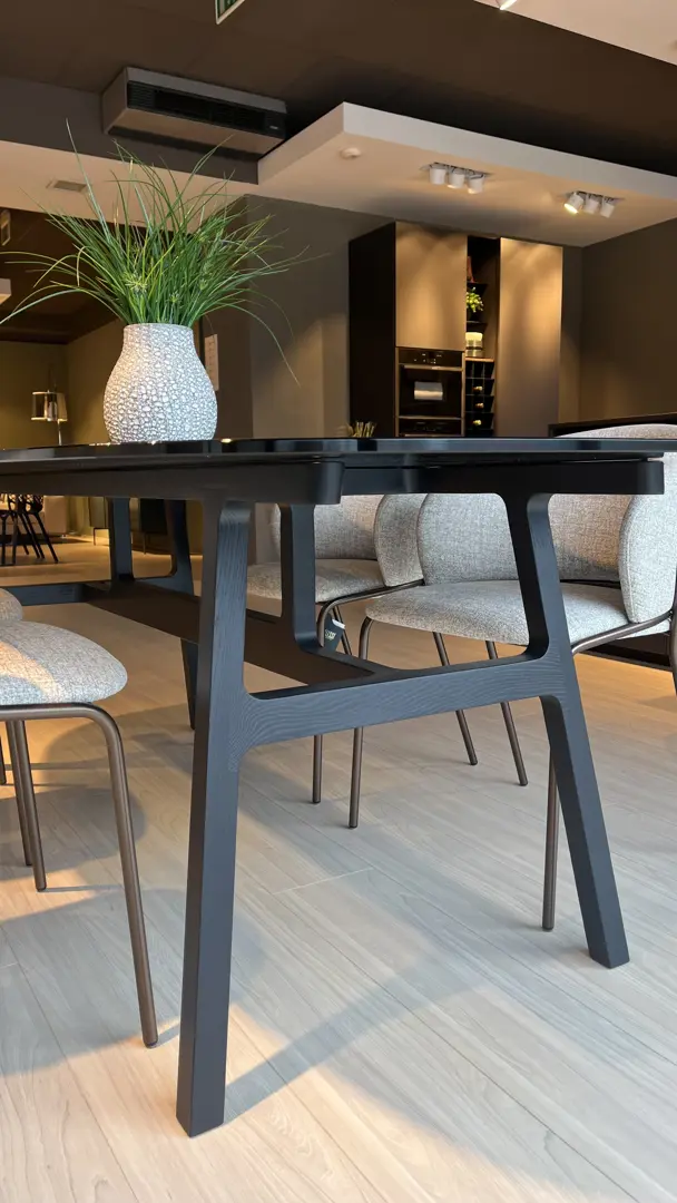 Kristalia Tavolo Bottega 220 x 110 in cristallo fumé con basamento in frassino nero