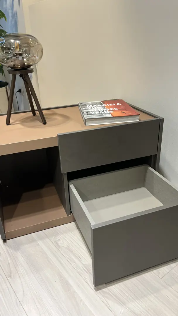 Como Filo Open 119 x 93.5 x 44 e 2 comodini Filo Open 74 x 43.5 x 44 Laminato Loto Terra e Laccato 