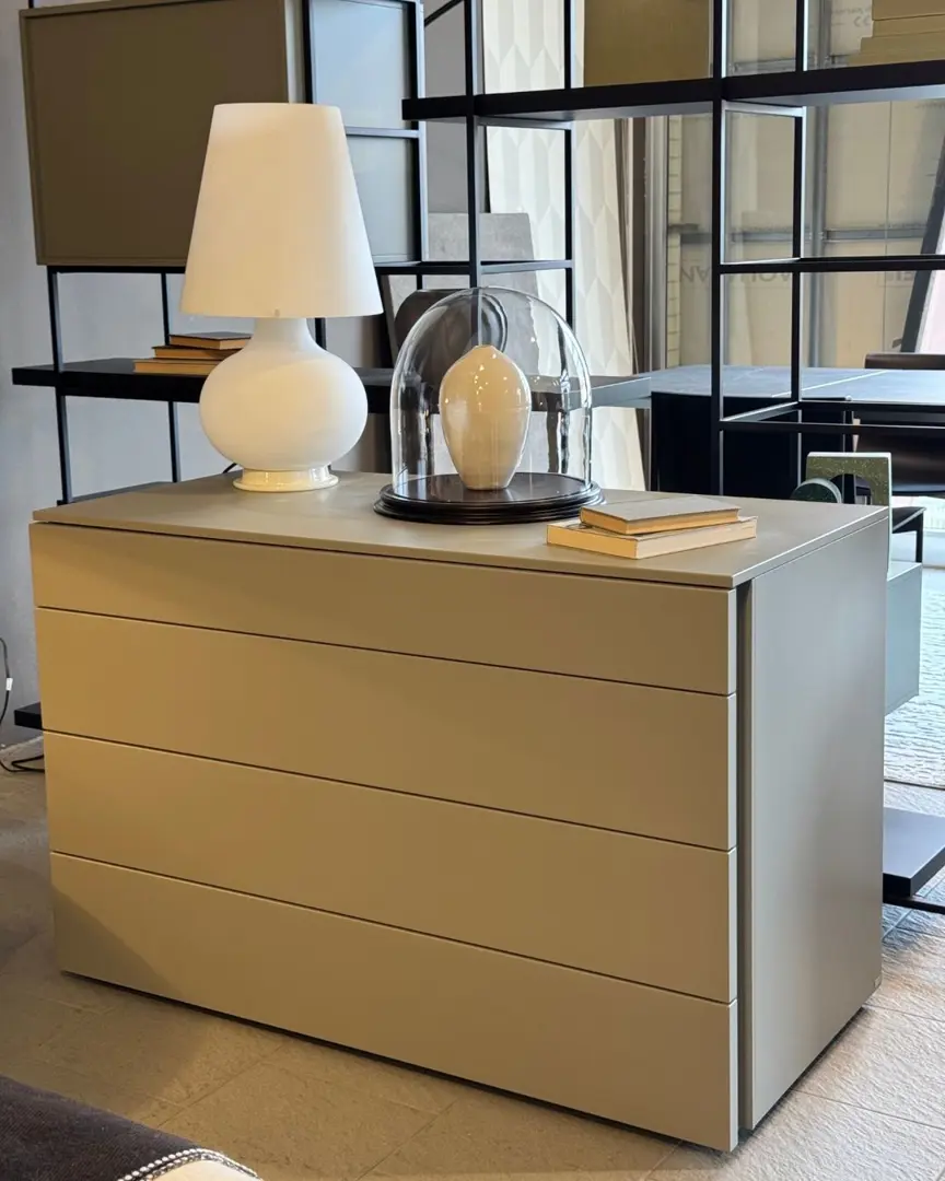 gruppo comò e 2 comodini Florens laccato Ghiaia Lema