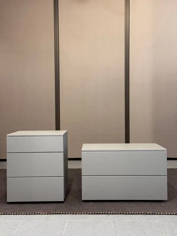 gruppo comò e 2 comodini Florens laccato Ghiaia Lema