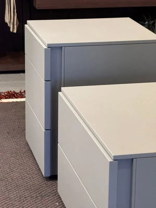 gruppo comò e 2 comodini Florens laccato Ghiaia Lema