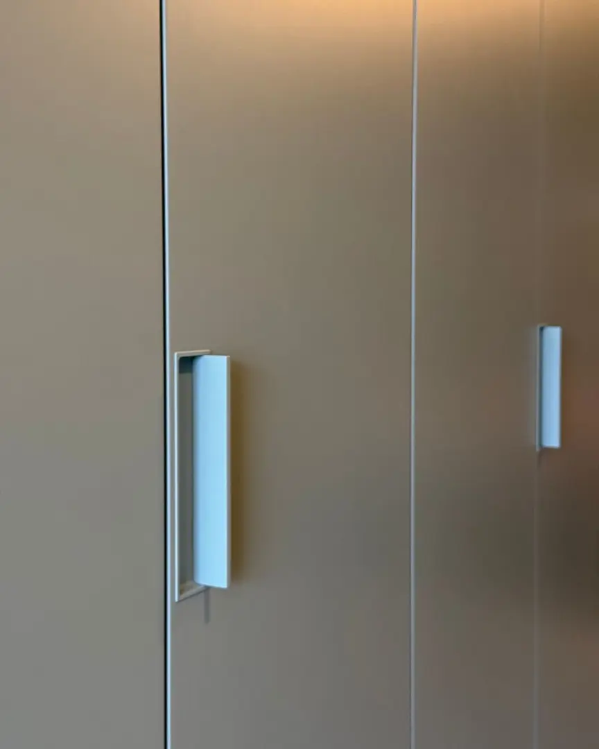 Armadio Lema Prima 6 ante battenti laccato verde Timo maniglia incasso