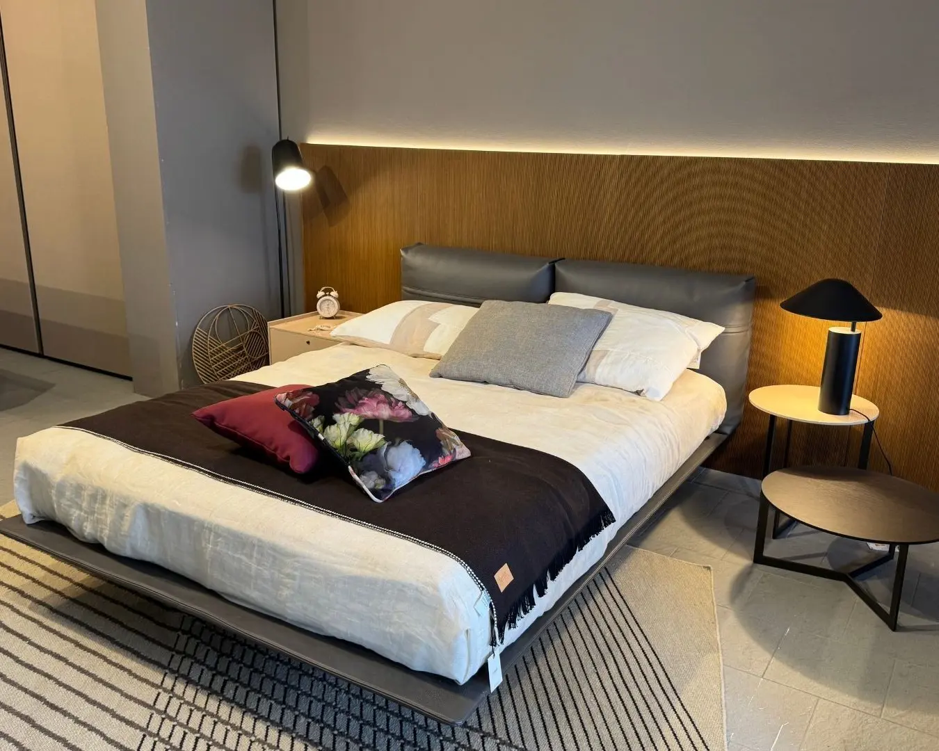 Boiserie W-Line Lema noce con cassettiera sospesa LT40 laccato lucido Seta