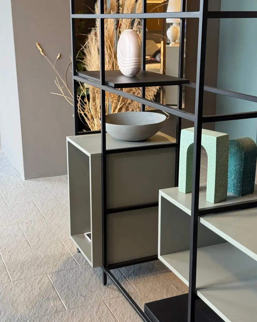 Plain libreria lema con contenitori verde Salvia