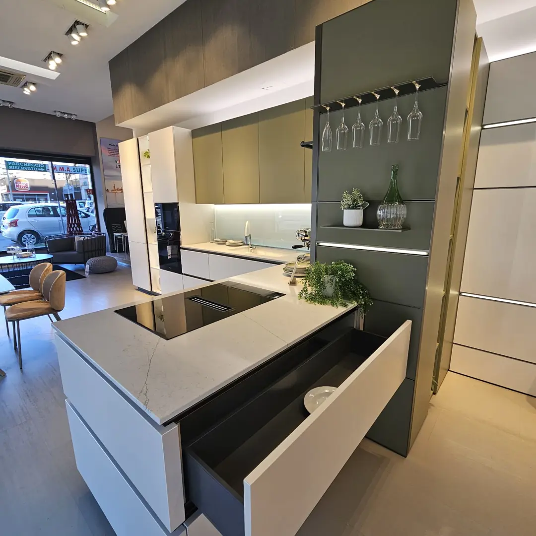 LOUNGE ANGOLARE
