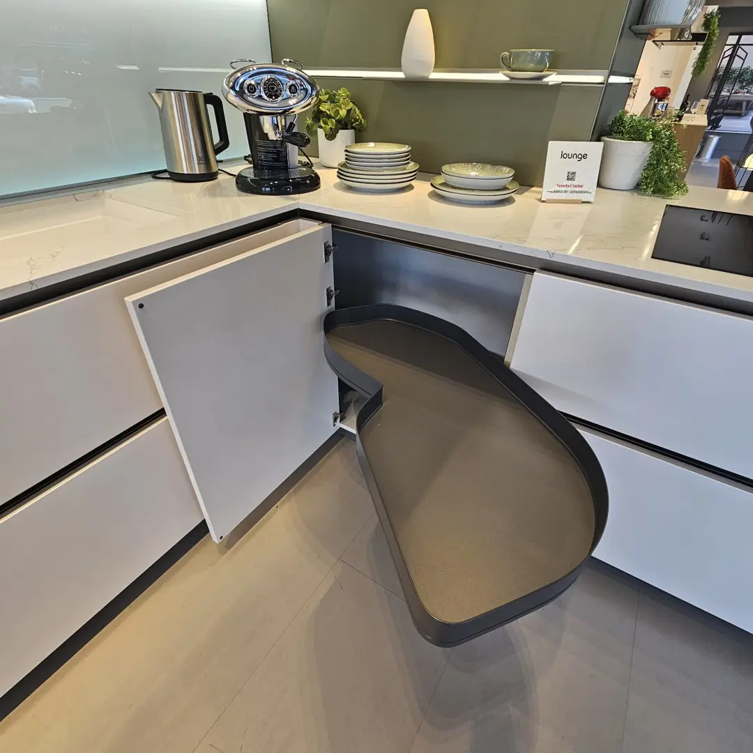 LOUNGE ANGOLARE