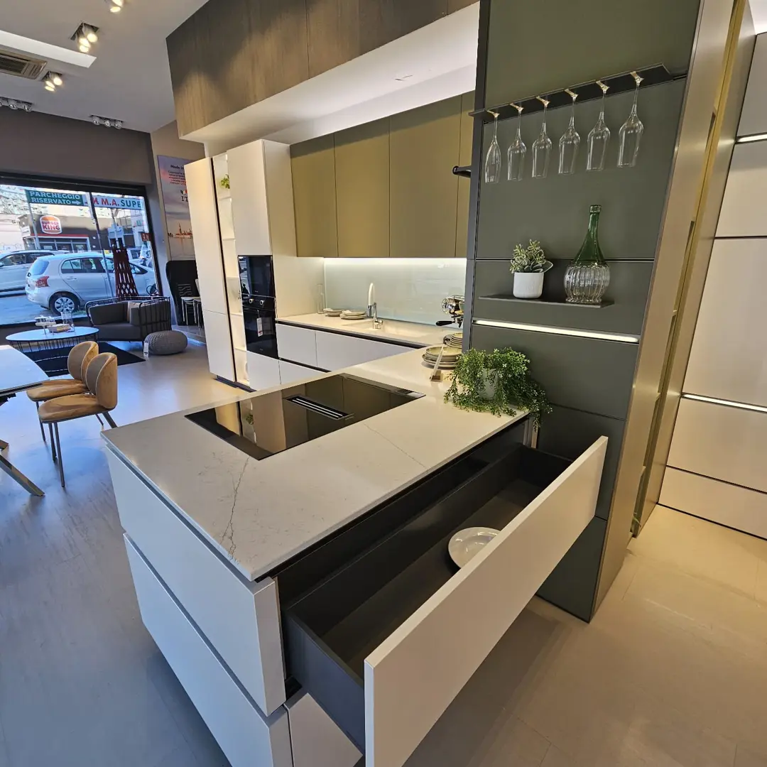LOUNGE ANGOLARE