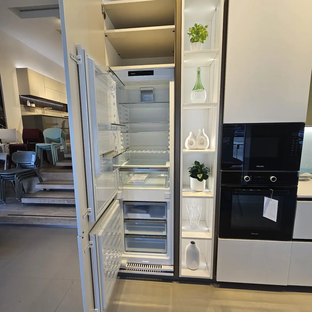 LOUNGE ANGOLARE