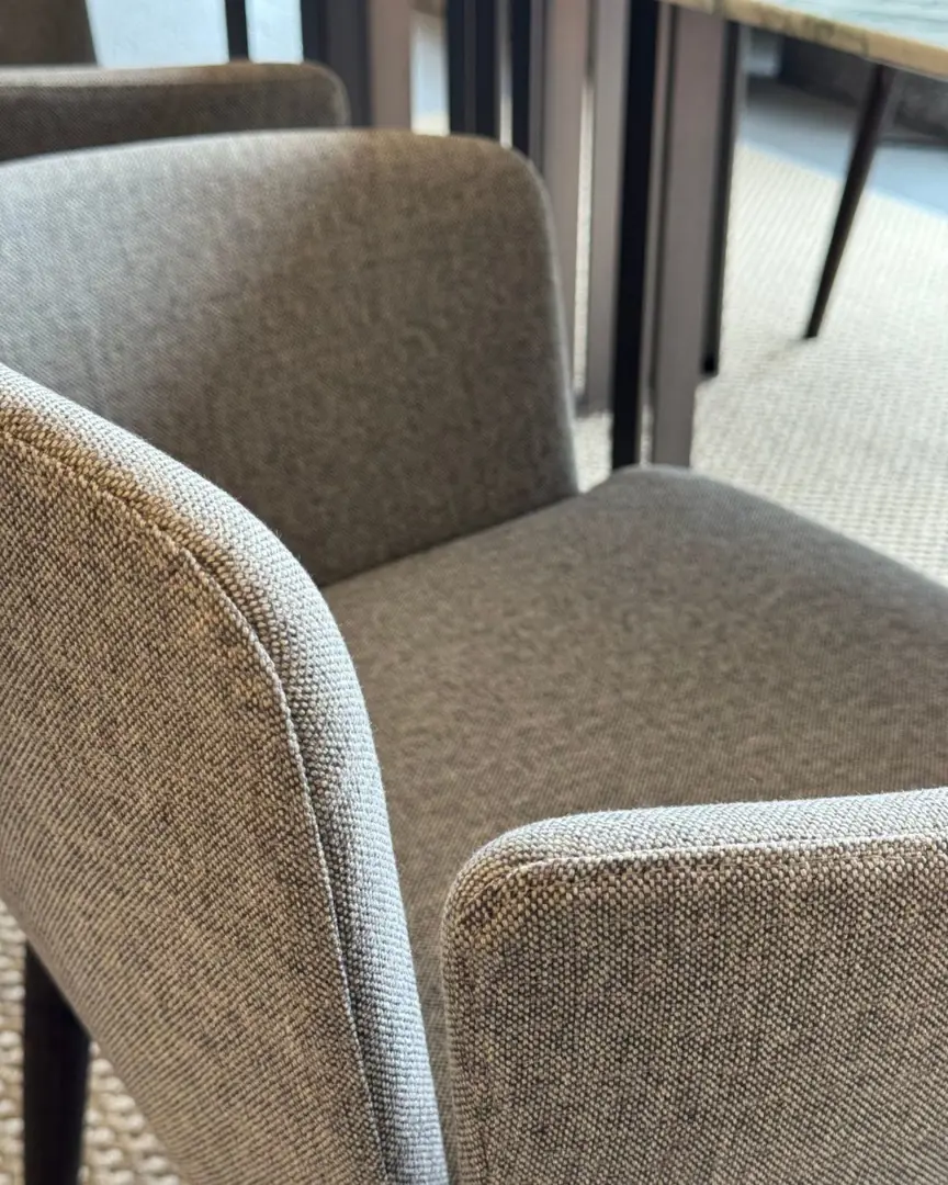 Tabby poltroncina imbottita Lema sfoderabili