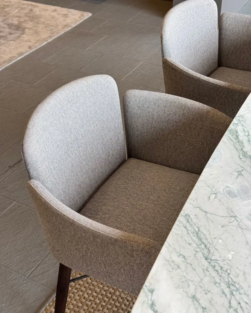 Tabby poltroncina imbottita Lema sfoderabili