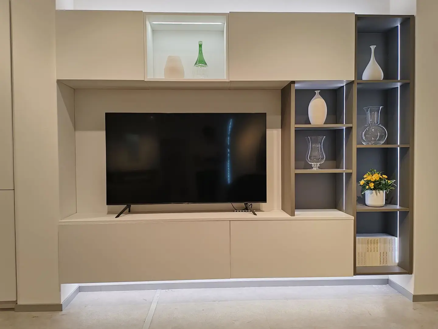 LOUNGE LIVING