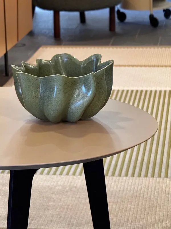 Flowers tavolino di servizio lema laccato opaco Biscotto