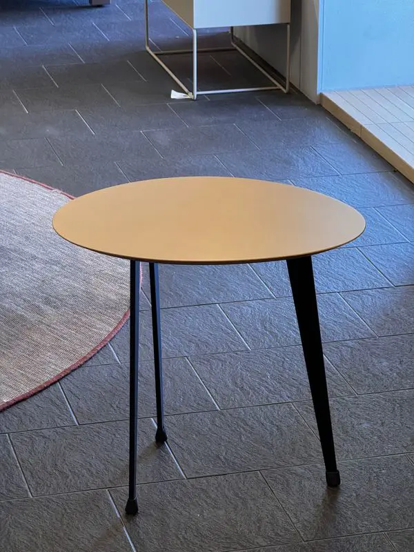 Flowers tavolino di servizio lema laccato opaco Biscotto