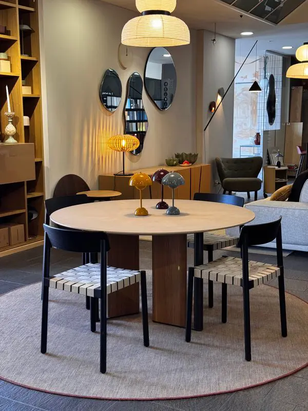 In-Between tavolo pranzo tondo 140 Lema finitura argilla