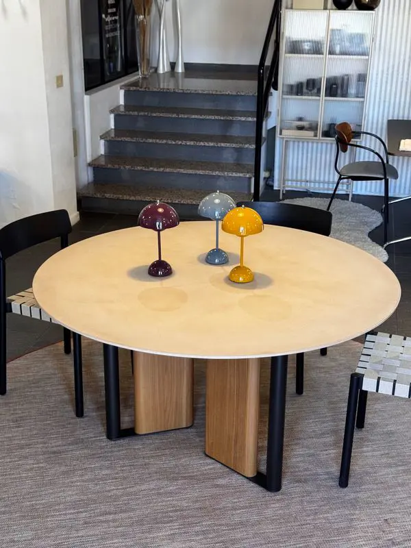 In-Between tavolo pranzo tondo 140 Lema finitura argilla