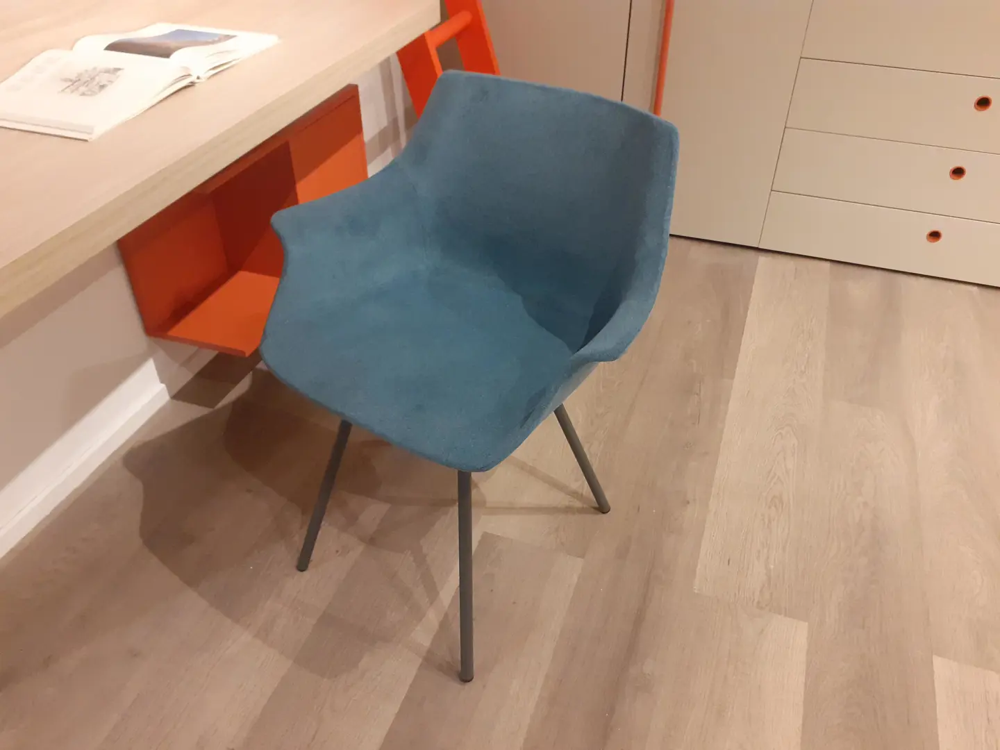 NS9834    LEAF Poltroncina