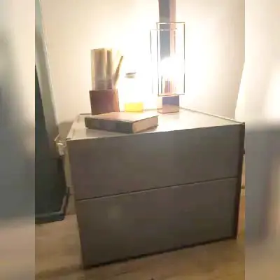 coppia comodini Giro Giro laccato fango e ciliegia