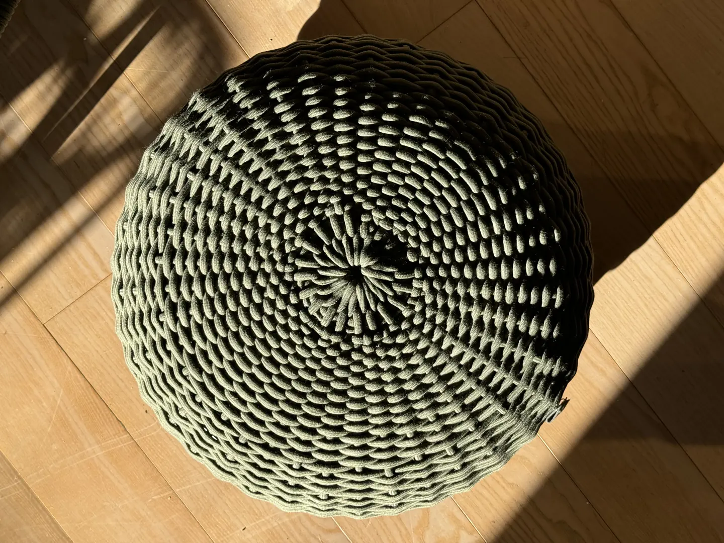 pouf Jackie tondo intrecciato verde